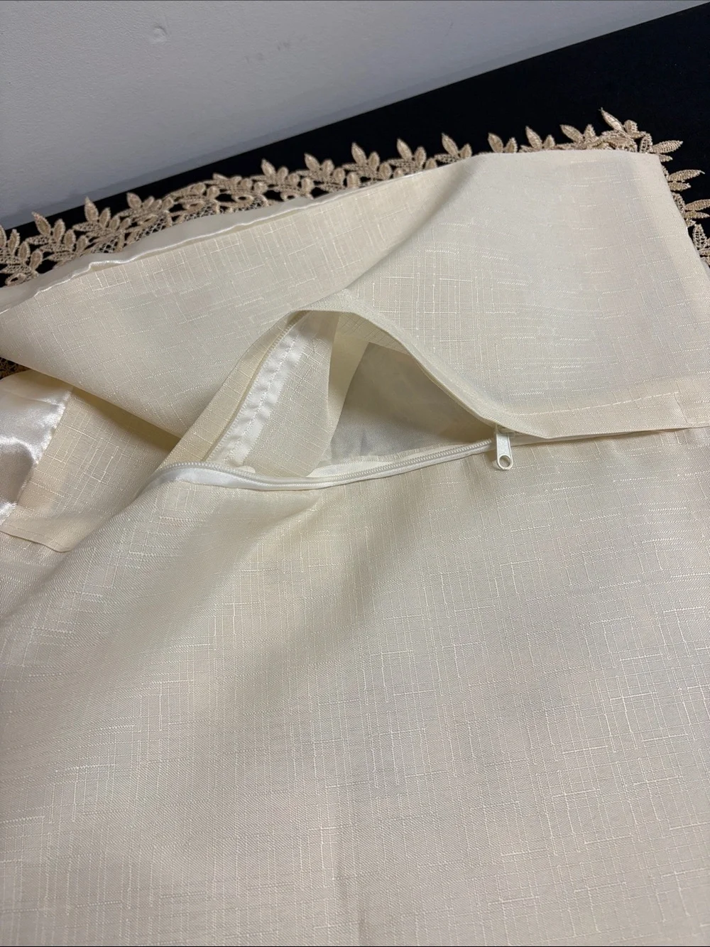 Lace-Trim Cream Pillow Covers with/zipper for Inserts Set of 2
